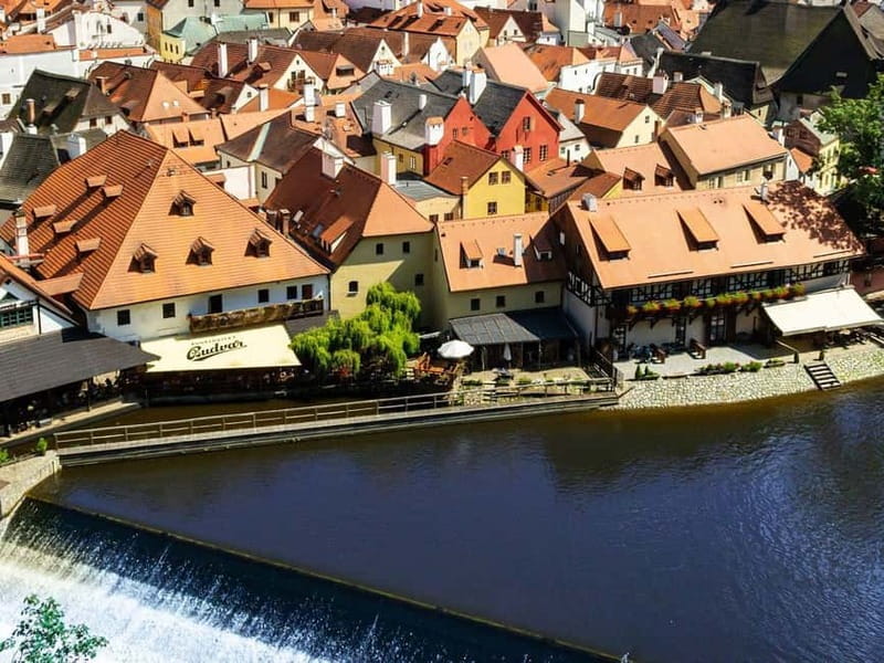 Prague: Transfer to Vienna via fabulous Cesky Krumlov - Who should book this experience?
