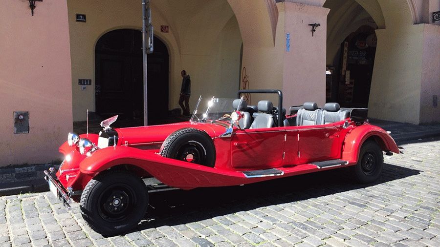 Prague: Vintage Car Ride and Walking Tour - Finishing in Old Town Square