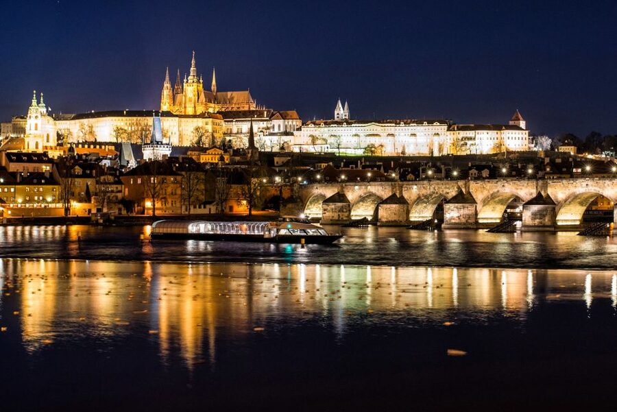 Prague: Vltava River Night Cruise with Buffet - Live music and the feel of the evening