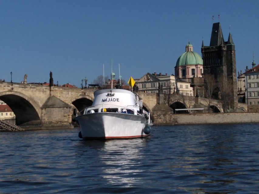 Prague: Vltava River Private Boat Party with Drinks - Who will enjoy this most?