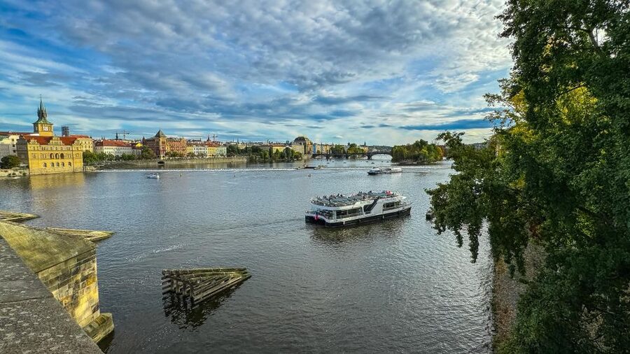 Prague: Vltava River Sightseeing Cruise - What this Vltava cruise actually gives you