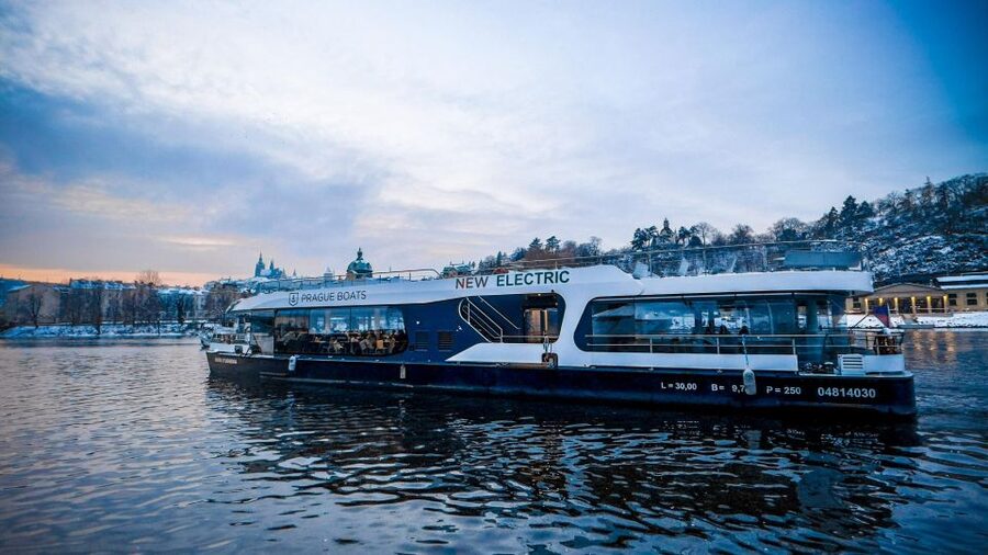 Prague: Vltava River Sightseeing Cruise - The opening stretch and the best first views