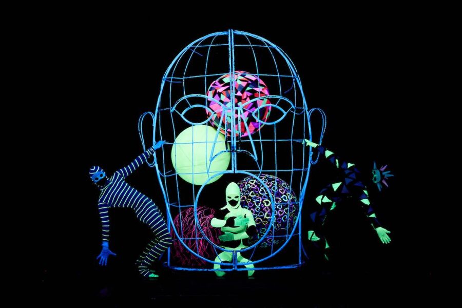 Prague: WOW Show Black Light Theater - A Prague show built for the dark