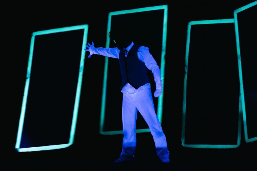 Prague: WOW Show Black Light Theater - Is $31 good value?