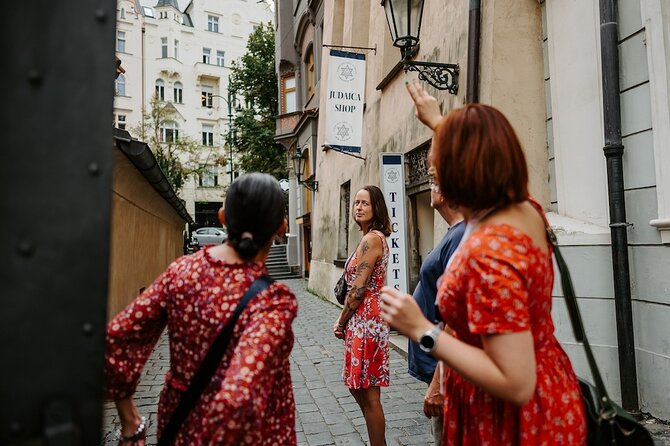 PRIVATE: 3h Stories of Prague Jewish Quarter Tour, drink included - A coffee break inside the Jewish Museum