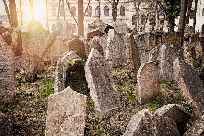 PRIVATE: 3h Stories of Prague Jewish Quarter Tour, drink included - The Old Jewish Cemetery and Prague’s crowded past