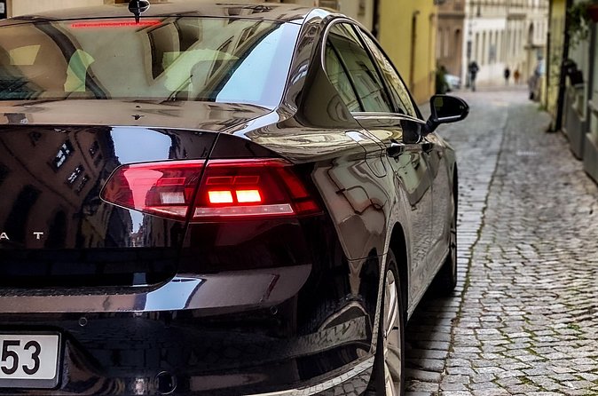 Private ARRIVAL Transfer by LIMOUSINE 3+1pax - Who gets the best value from this transfer