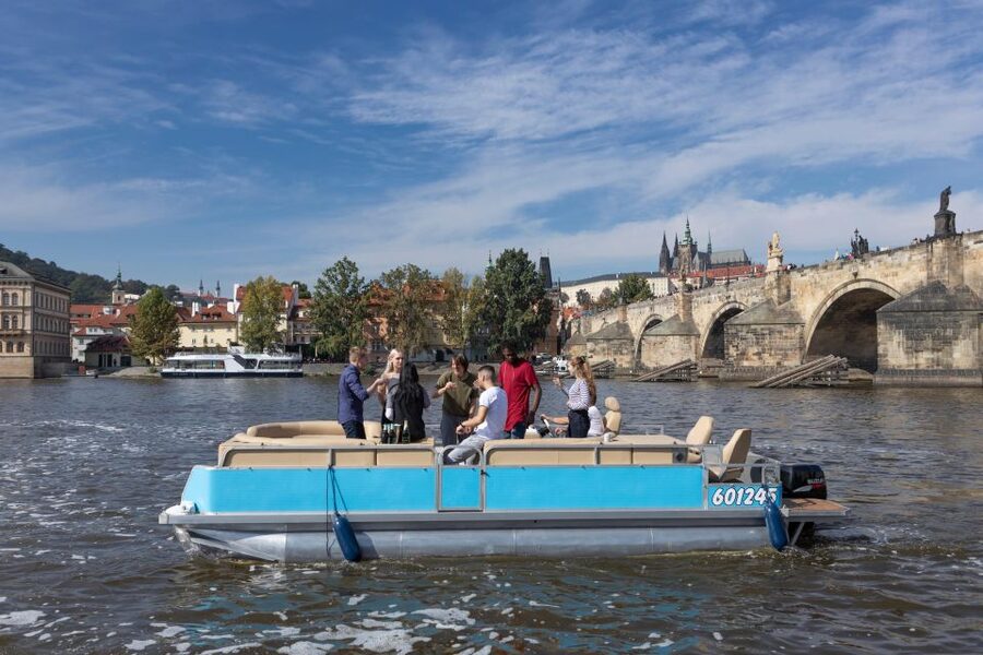 Private Boat Cruise With Unlimited Prosecco - A private toast on the Vltava