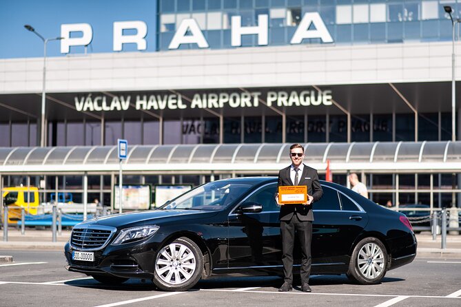 Private Departure Transfer: Prague Airport - What the airport arrival pickup looks like