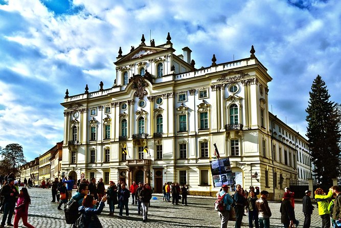 Private Prague Castle Walking Tour - St George’s Basilica and the value of comparison