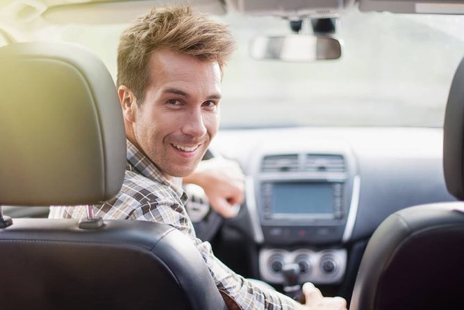 Private Scenic Transfer from Prague to Munich with 4h of Sightseeing - Vehicles, luggage, and group size