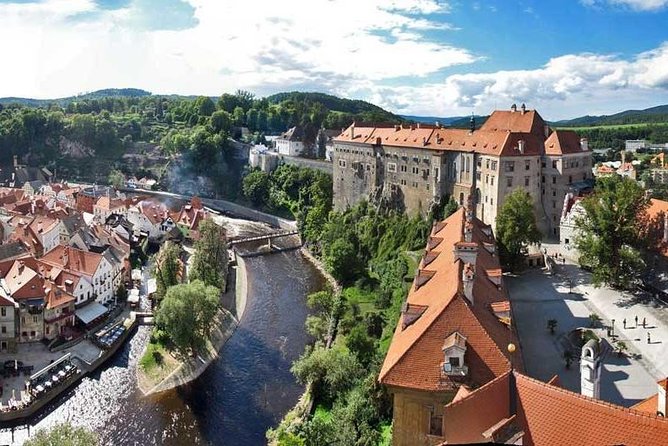 Private Tour: Cesky Krumlov Day Trip from Prague - Cesky Krumlov Castle and its theatrical surprise