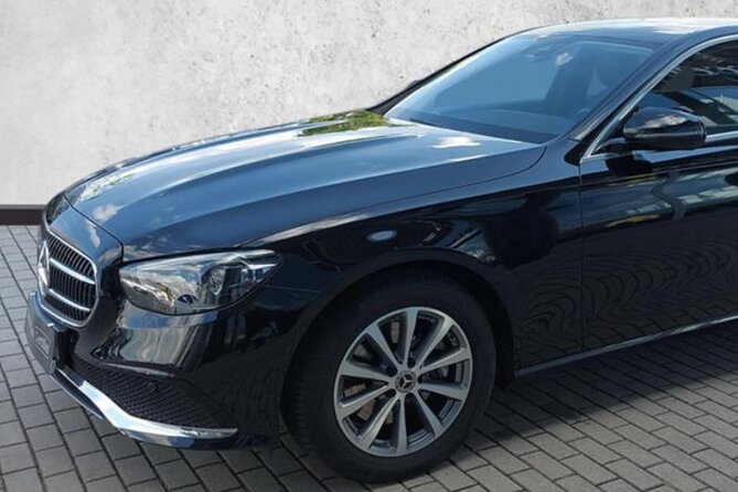 Private Transfer from Prague Airport to Prague City Hotels 1 - 3 pax - Booking details and cancellation terms