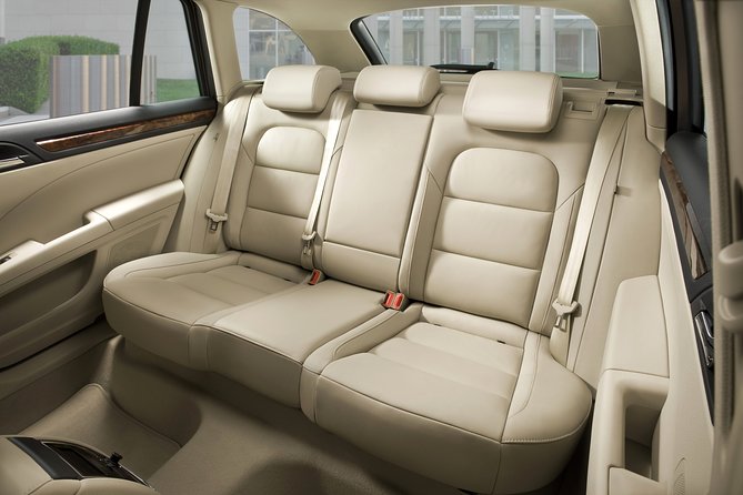 Private Transfer from Prague Airport to Prague City Hotels 1 - 3 pax - Why flight tracking matters after a long journey