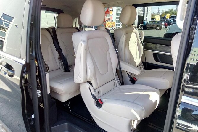 Private Transfer from Prague Airport to Prague City Hotels 1 - 7 pax - Meet and greet, with a name sign