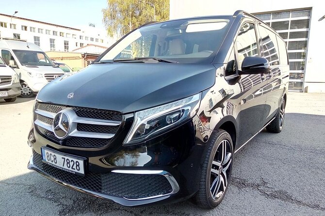 Private Transfer from Prague Airport to Prague City Hotels 1 - 7 pax - Flight delays and the most important practical detail