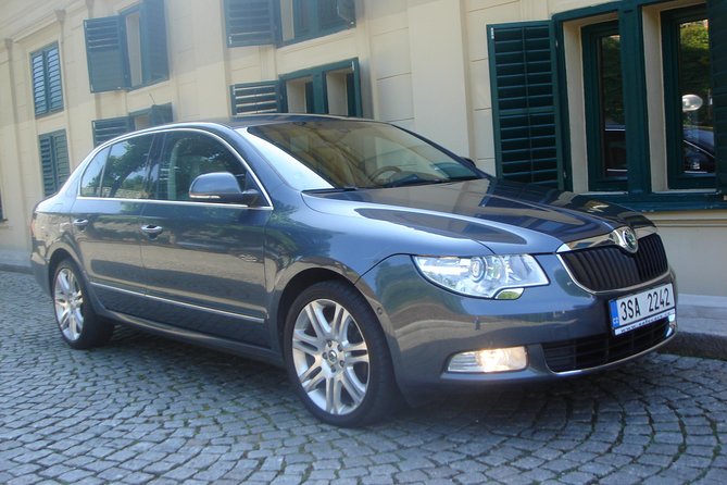 Private Transfer from Prague Airport to the City Centre - Finding your driver after baggage claim