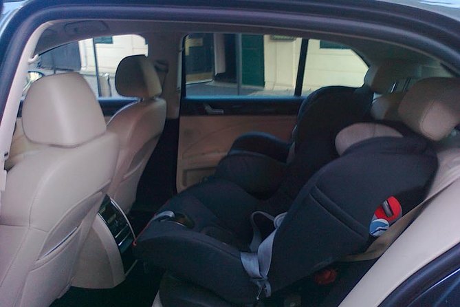 Private Transfer from Prague Airport to the City Centre - Who gets the best value from this transfer