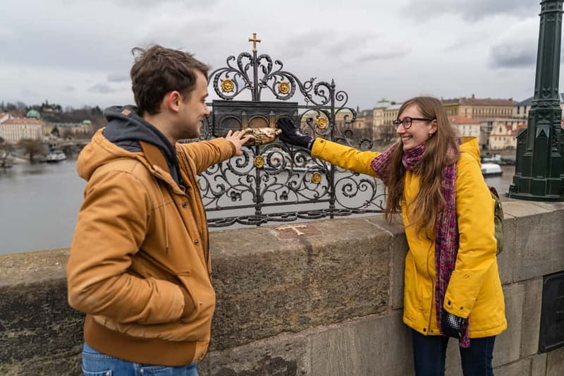 Private Walking tour: From Charles Bridge to Prague Castle - The private format and the guide