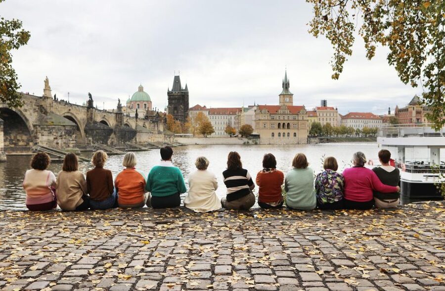 Professional photoshoot at Charles Bridge & Kampa island - Handling Prague weather