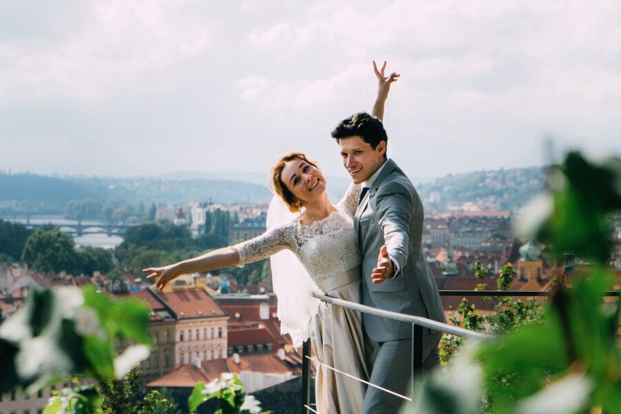 Professional photoshoot in Prague - 1 hour, 30 or 15 min - Prague Castle for grand views and formal portraits