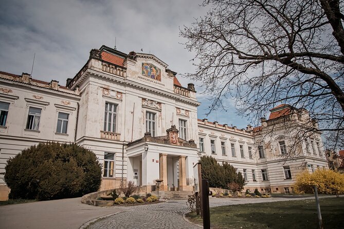 Psychiatric Hospital & Abandoned Cemetery - Inside the working Bohnice hospital grounds
