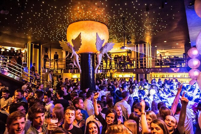 PUB CRAWL IN PRAGUE | Admission Ticket - Four stops with a quick social rhythm