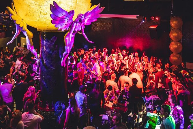 PUB CRAWL IN PRAGUE | Admission Ticket - The club finale with DJs, dancers, and confetti