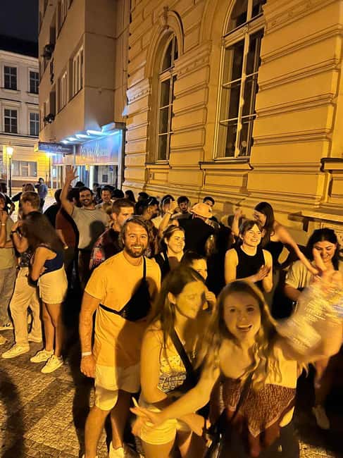 Pub Crawl with Shots and Night Club I Prague - Key points at a glance
