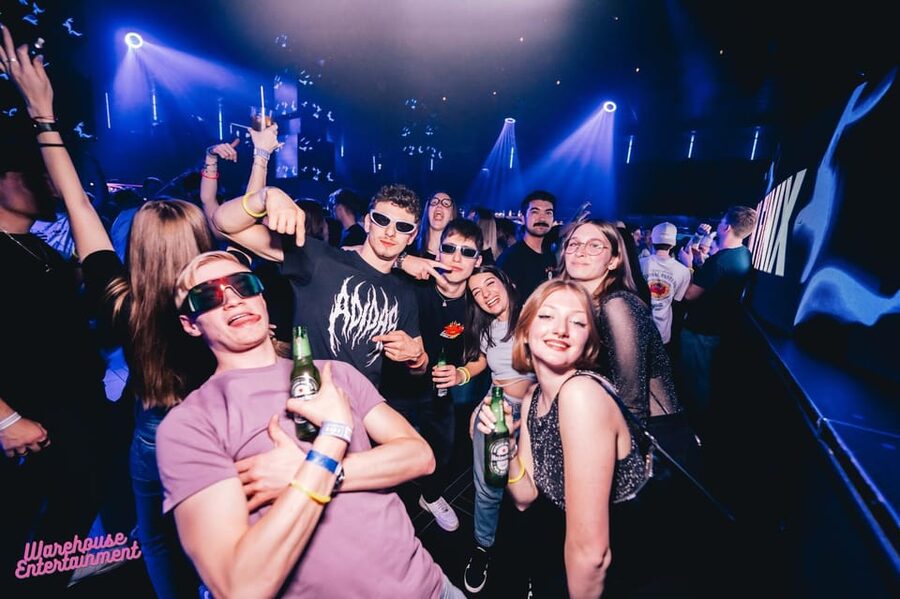 Pub Crawl with Shots and Night Club I Prague - The guide can make or break the night