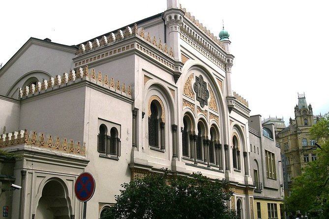 Rent-a-Friend in Prague - Starting at Prague Castle