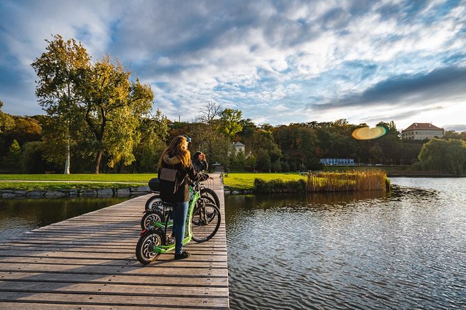 Rent your E-Scooter Hugo Bike in Prague! - Making time for Prague Castle