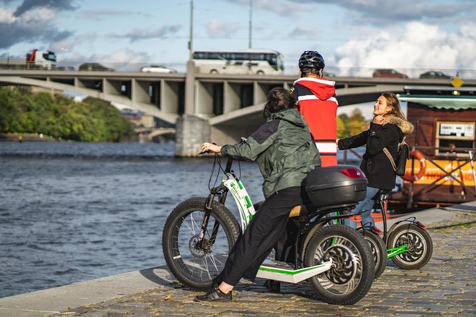 Rent your E-Scooter Hugo Bike in Prague! - The guide and pace of the ride