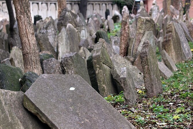 Scary Prague Walking Tour - How the guides shape the evening