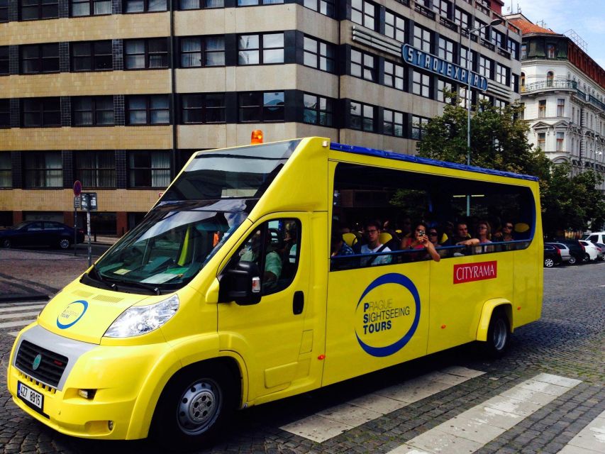 Short city tour by bus - 1 hour - Crossing toward Prague Lesser Town