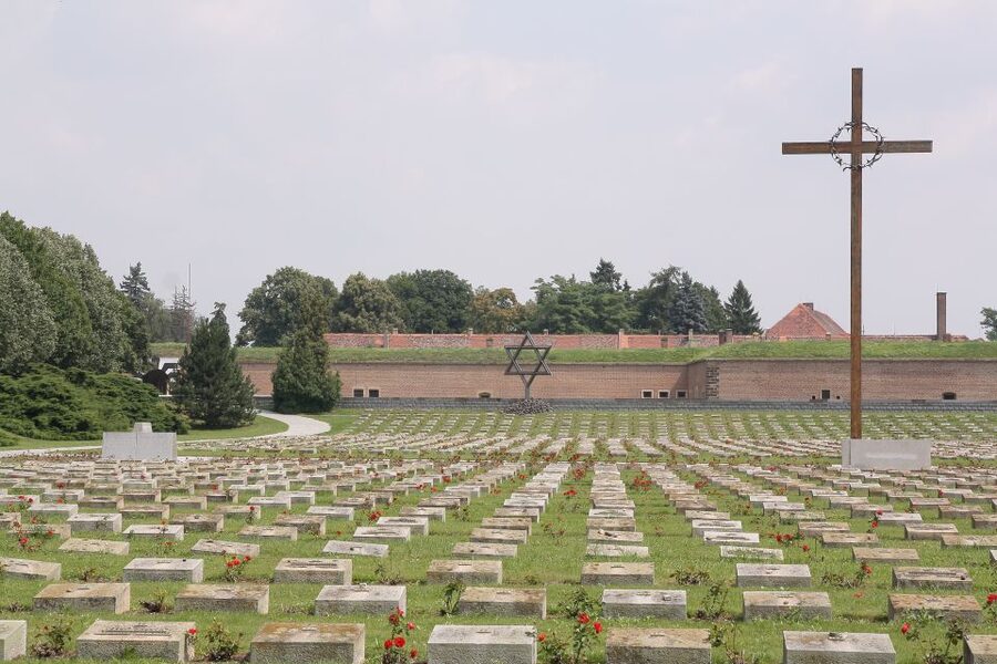 Terezin: Guided Tour of the Concentration Camp and Museum - The 30-minute free period