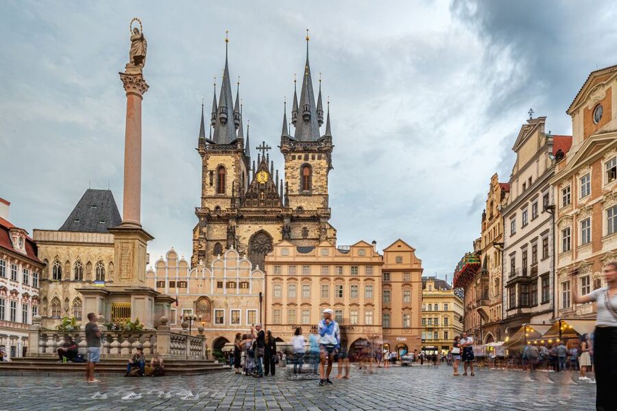 The Royal road, walking tour in french - Small squares and the turn toward Charles Bridge