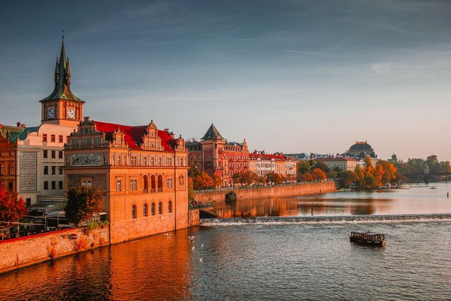 The Royal road, walking tour in french - Charles Bridge and the Vltava view
