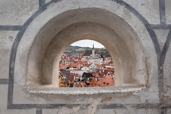 UNESCO Cesky Krumlov from Prague with Guided Tour and Transfer - Entering Český Krumlov’s castle complex