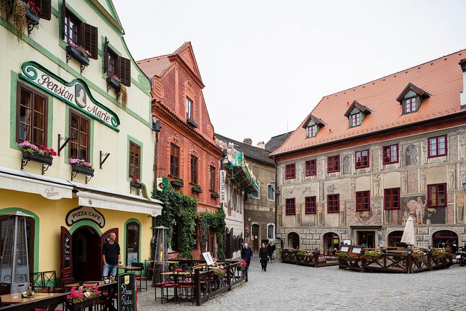 UNESCO Cesky Krumlov from Prague with Guided Tour and Transfer - What the day feels like in practice