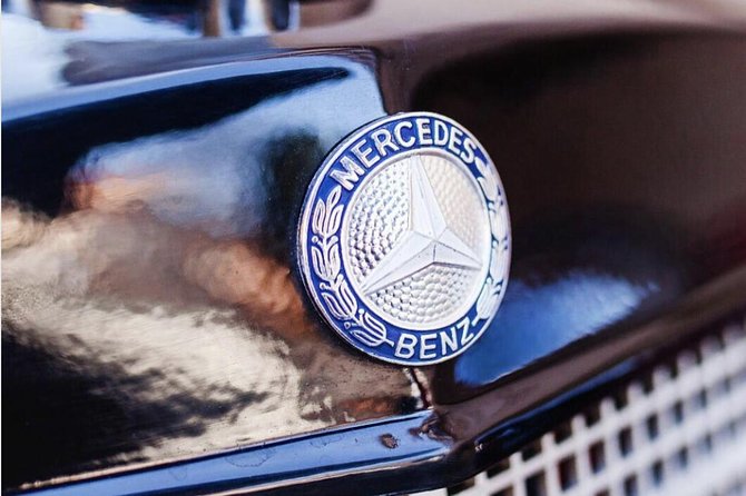 Vintage Cars Prague - Sightseeing Tour 90min / 1-6 pers. - St. Nicholas Church and Lesser Town