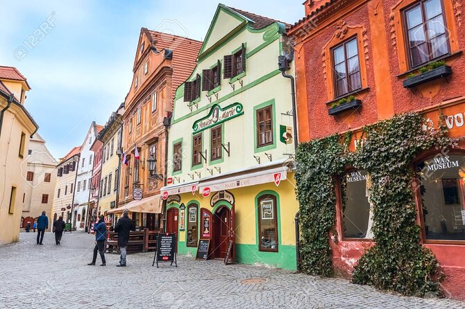 Walking private guided tour in Cesky Krumlov with local certified guide - The value of a local guide’s route