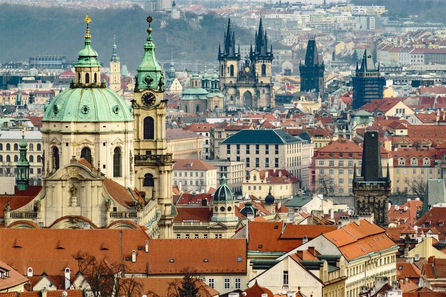 Walking tour of Prague in french: Old Town & Charles Bridge - Old Town Square and the clock’s three time systems