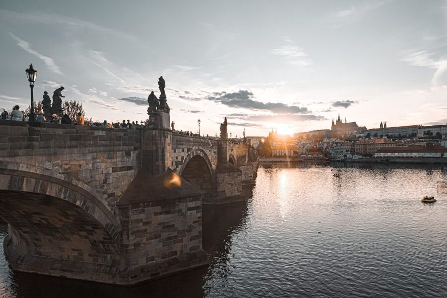 Walking tour of Prague in french: Old Town & Charles Bridge - Starting at Celetná Street and Ungelt
