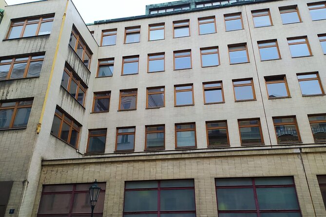 Wars and Totality Private Walking Tour in Prague - What the private format is worth