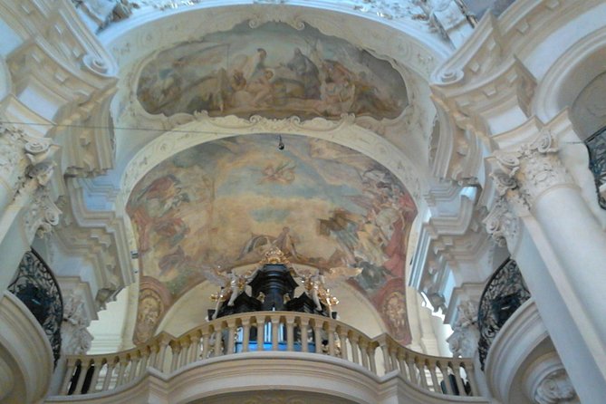 Your own guide for Old Town Highlights and Secrets Tour - Compare Old Town with Prague’s New Town